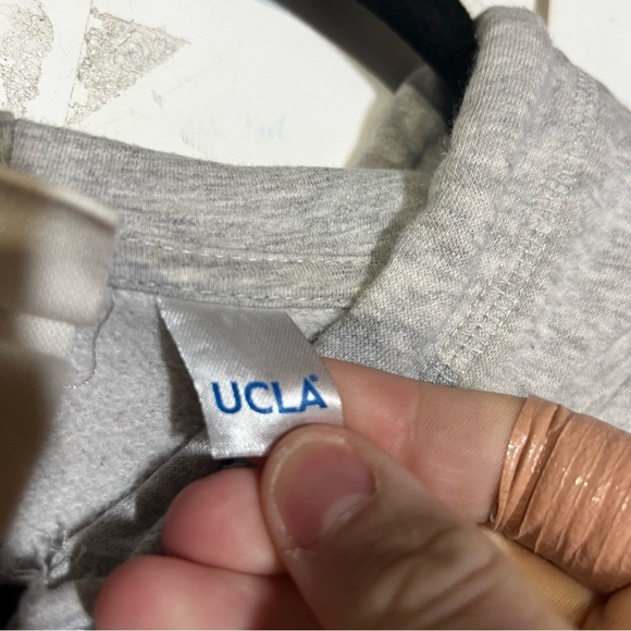 H&M UCLA Bruins Hoodie Gray Yellow Size XL - Picture 6 of 9